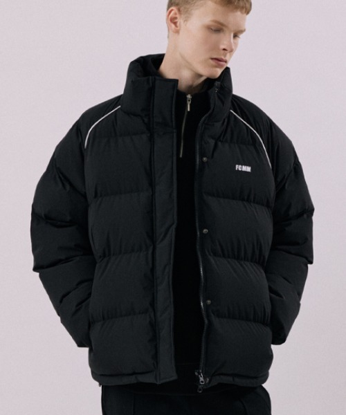 FCMM（エフシーエムエム）の「CLUB PIPNG SHORT PADDING JUMPER