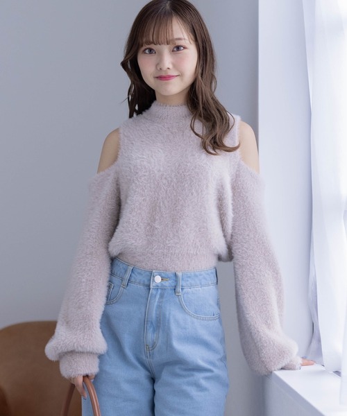 clear（クリア）の「フェザーオープンショルダーニットトップス