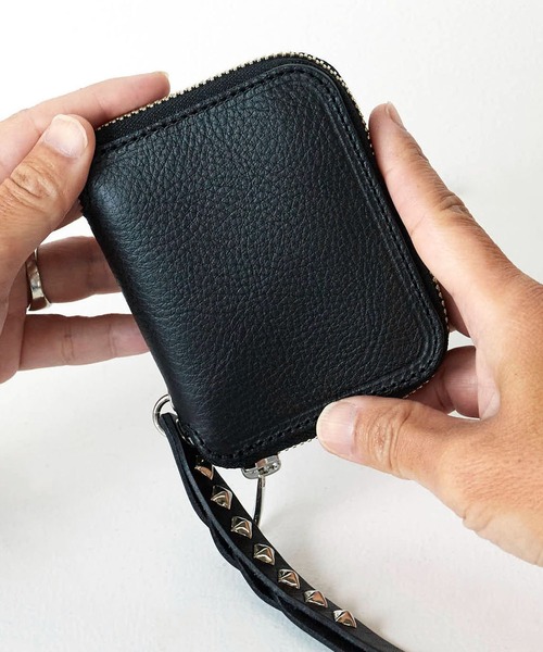 CALEE/キャリー PLANE LEATHER ZIP MULTI WALLET スタッズストラップ