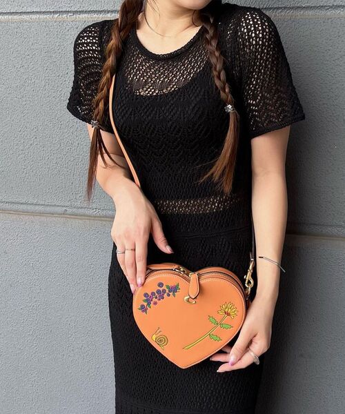 COACH（コーチ）の「【COACH X OBSERVED BY US】ハート クロスボディ