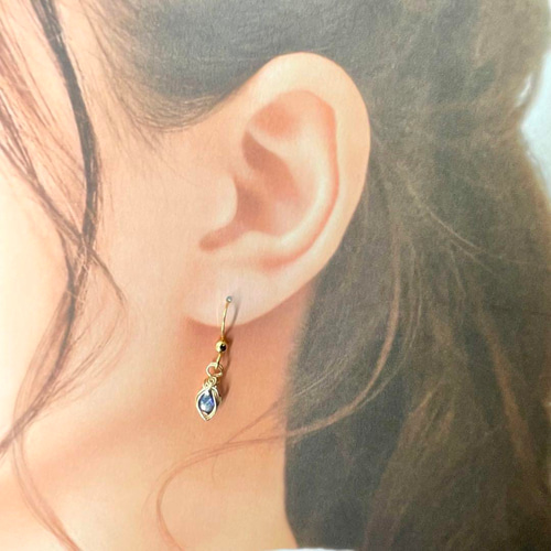 宝石質アイオライトの14kgf ワイヤーラッピングピアス ピアス（フック