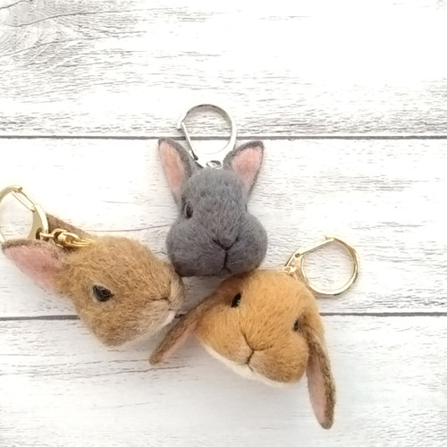 受注制作】オーダーメイド#羊毛フェルトうさぎのお顔チャーム 羊毛