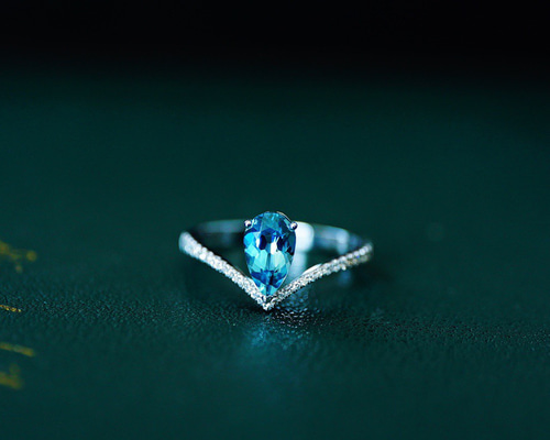 サンタマリア」K18ホワイトゴールド 天然アクアマリン 天然