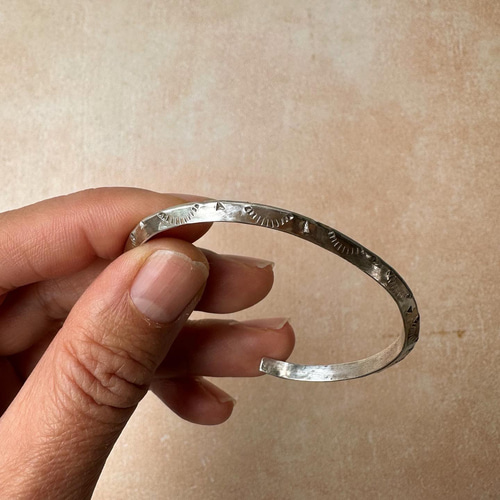 トライアングルシルバーバングルsilver950スタンプワーク彫金