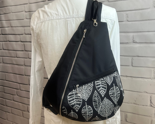 雨の日の 撥水ナイロン しずく型 ワンショルダーバック ボディーバック