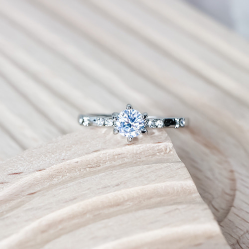 MR68】キラキラCZダイヤモンドの指輪 婚約リングのような美しいリング