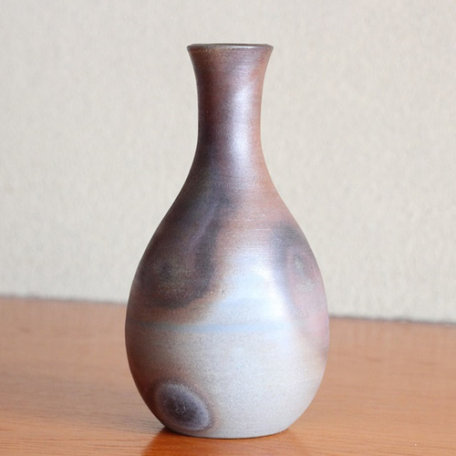 備前焼の一輪挿し（渋め） 一輪挿し・花瓶・花器 備前焼 器 takagi