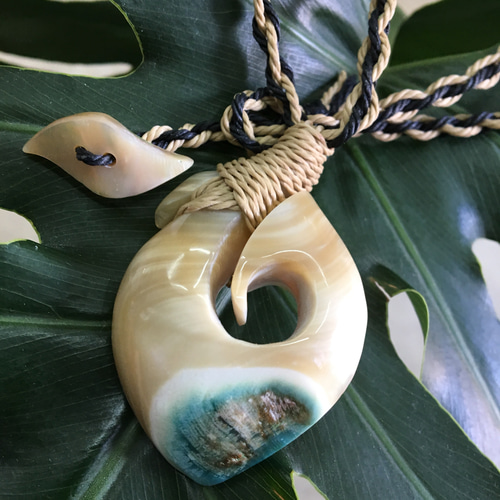 夜光貝 ハワイアンフィッシュ フック ネックレス・ペンダント やすのり