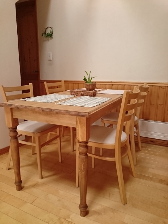 Creema TVCM採用作品 英国アンティーク調 ろくろ脚のダイニング