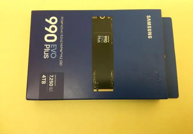 SAMSUNG 990 EVO Plus 4TB PCIe NVMe M.2 2280 Internal SSD MZ