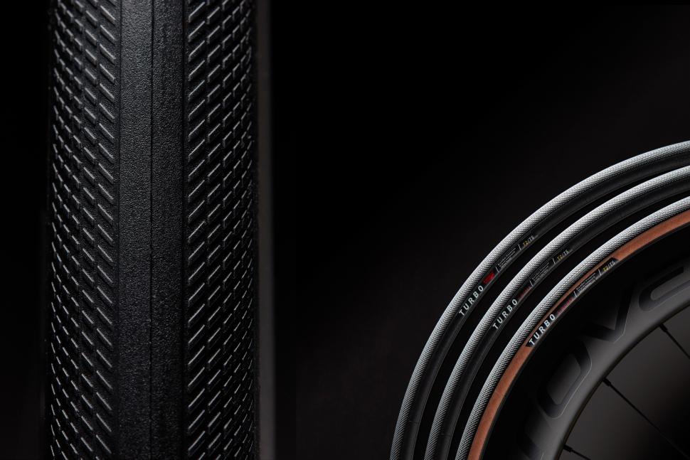 スぺシャライズドからチューブレスに回帰したS-Works Turboタイヤが