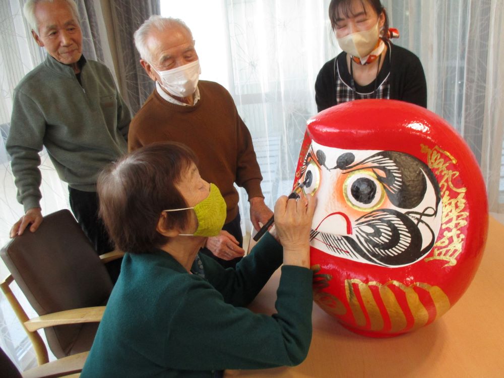 グランヴィル前橋 | ブログ | だるまの目入れを行いました👀グラン