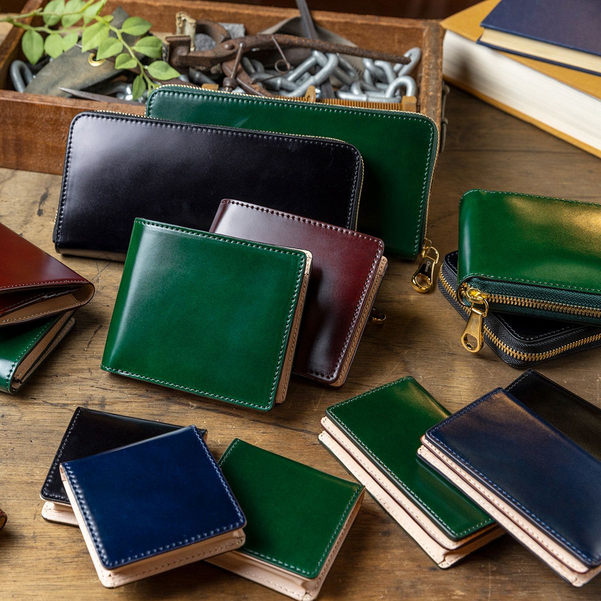 アニリンコードバン RFスモールウォレット（ラウンドファスナー二