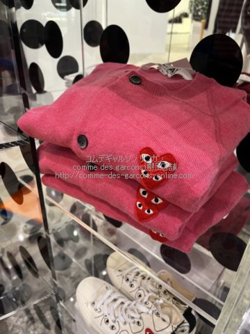 プレイ コムデギャルソン Uネック 重なるW赤ハート カーディガン