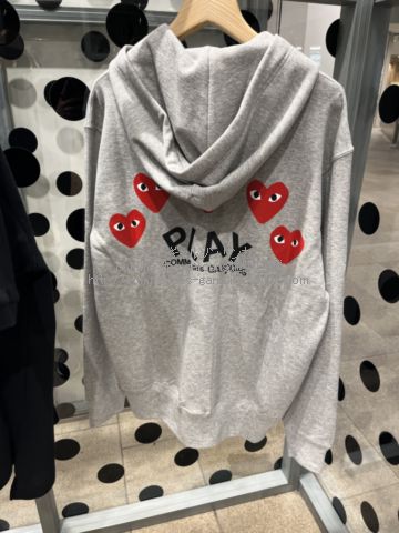 プレイ コムデギャルソン フード付パーカー ワンポイント赤ハート-黒