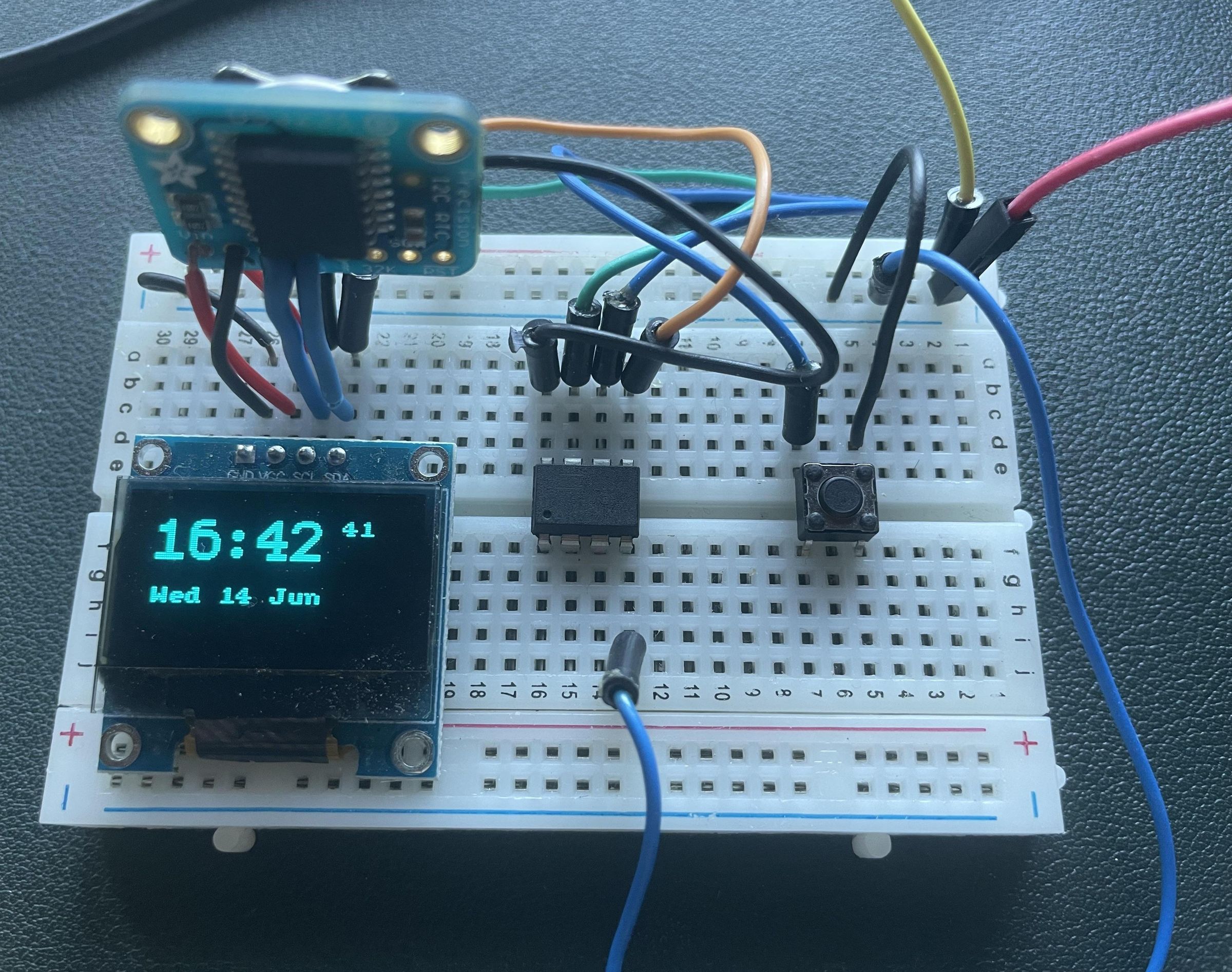 Breadboard Watch Using Attiny 85, DS 3231 Real Time Clock, a Push