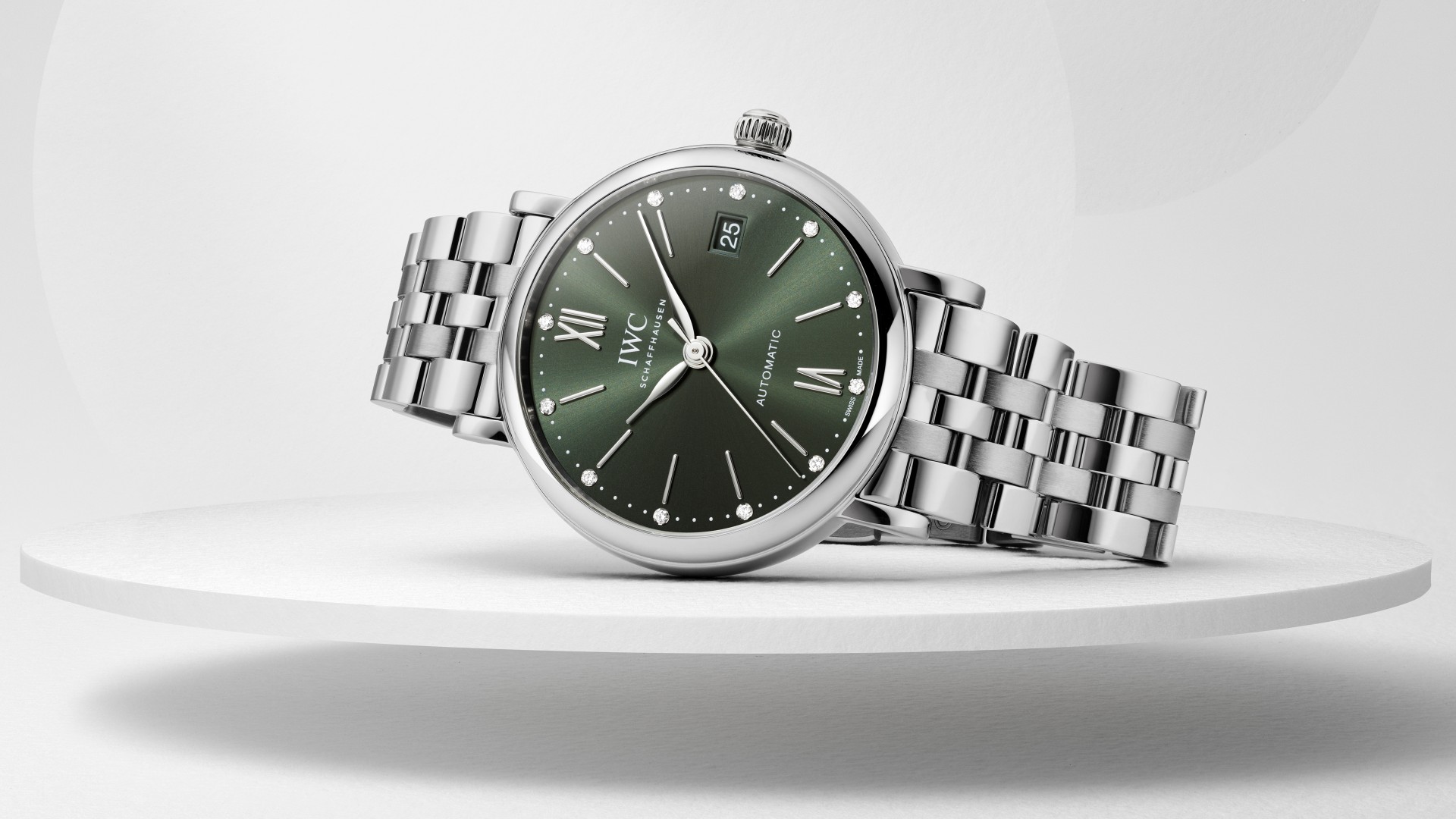 IWCシャフハウゼンがキャリバー32000 ファミリーのIWC自社製