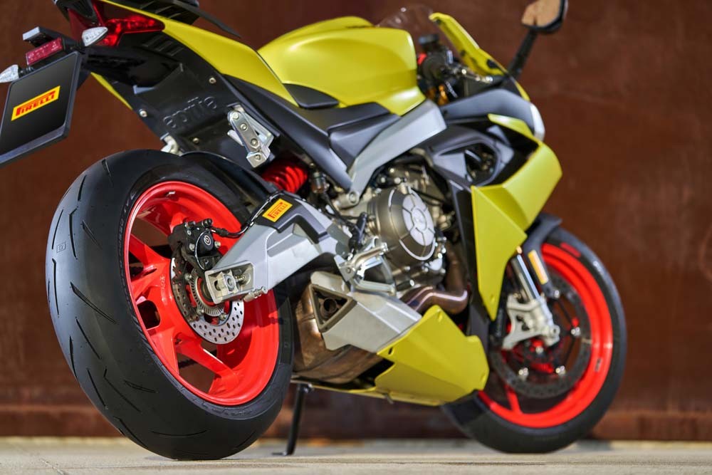 PIRELLI UNVEILS THE NEW DIABLO ROSSO IV CORSA