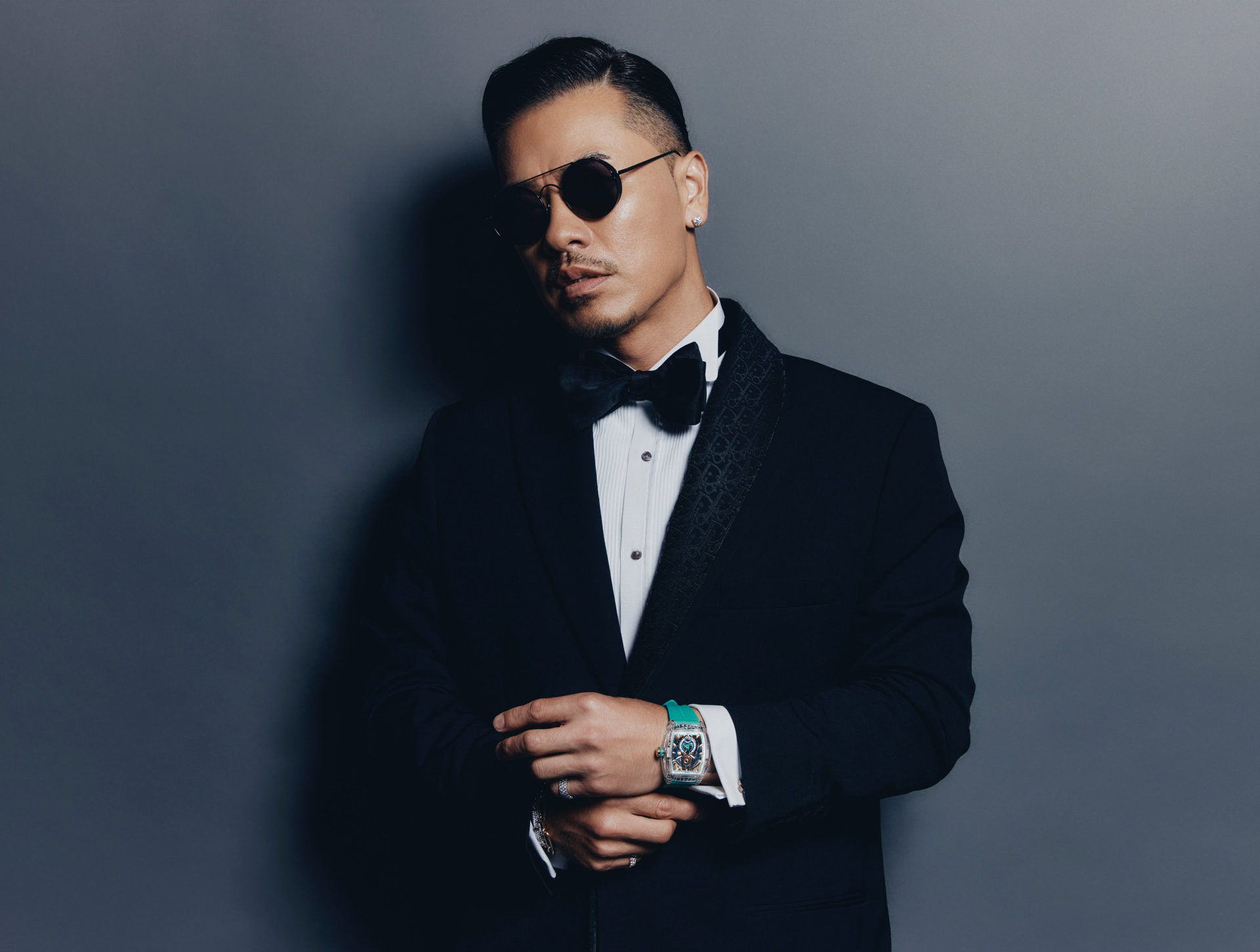 AK-69（エーケーシックスティナイン）｜挑む男の肖像｜CVSTOS（クストス）