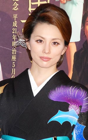 黒革の手帖』再演 “妖艶”米倉涼子に“悪女”のプライド | オリコン