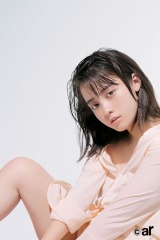 橋本環奈“初めてのお色気”で見せる新境地 『ar』セクシー特集のカバー