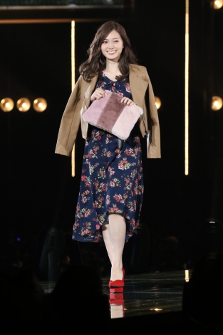 画像・写真 | 【TGC2017AW】白石麻衣、ランウェイで“セシル”コラボ