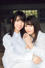 日向坂46・小坂菜緒＆金村美玖“16歳コンビ”のおそろい白ワンピ姿
