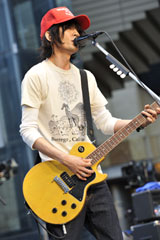 BUMP OF CHICKEN、初のサプライズライブに2000人殺到 | オリコン