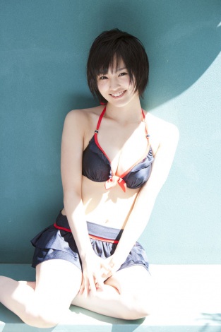 画像・写真 | NMB山本彩vs渡辺美優紀、1st写真集で売上対決 勝者はソロ