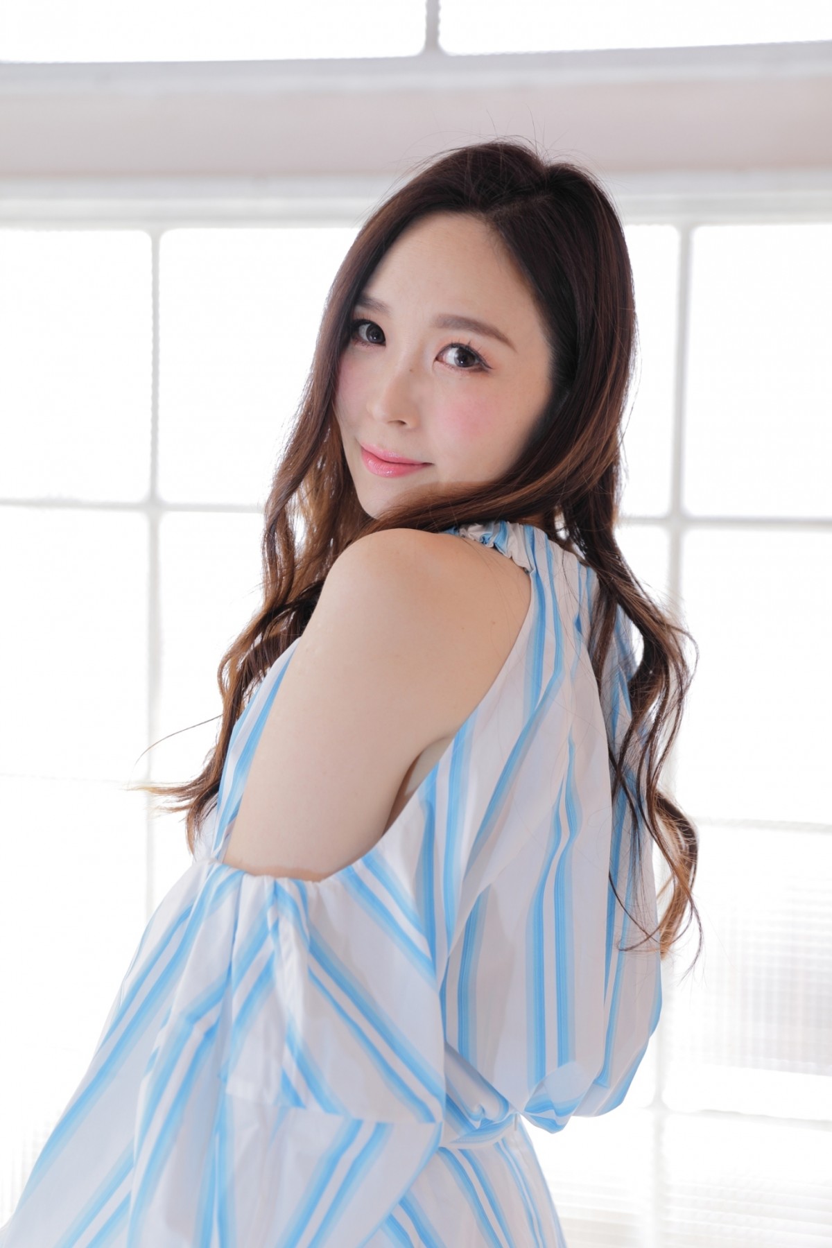 歌手“愛内里菜”が再始動を発表 デビュー21周年を機に「みなさまに心