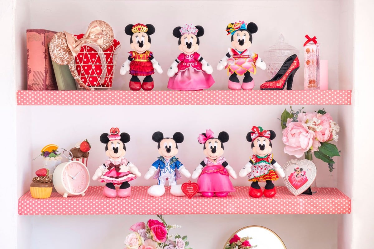 実写”デザインのグッズがずらり カーテンやクッションも登場