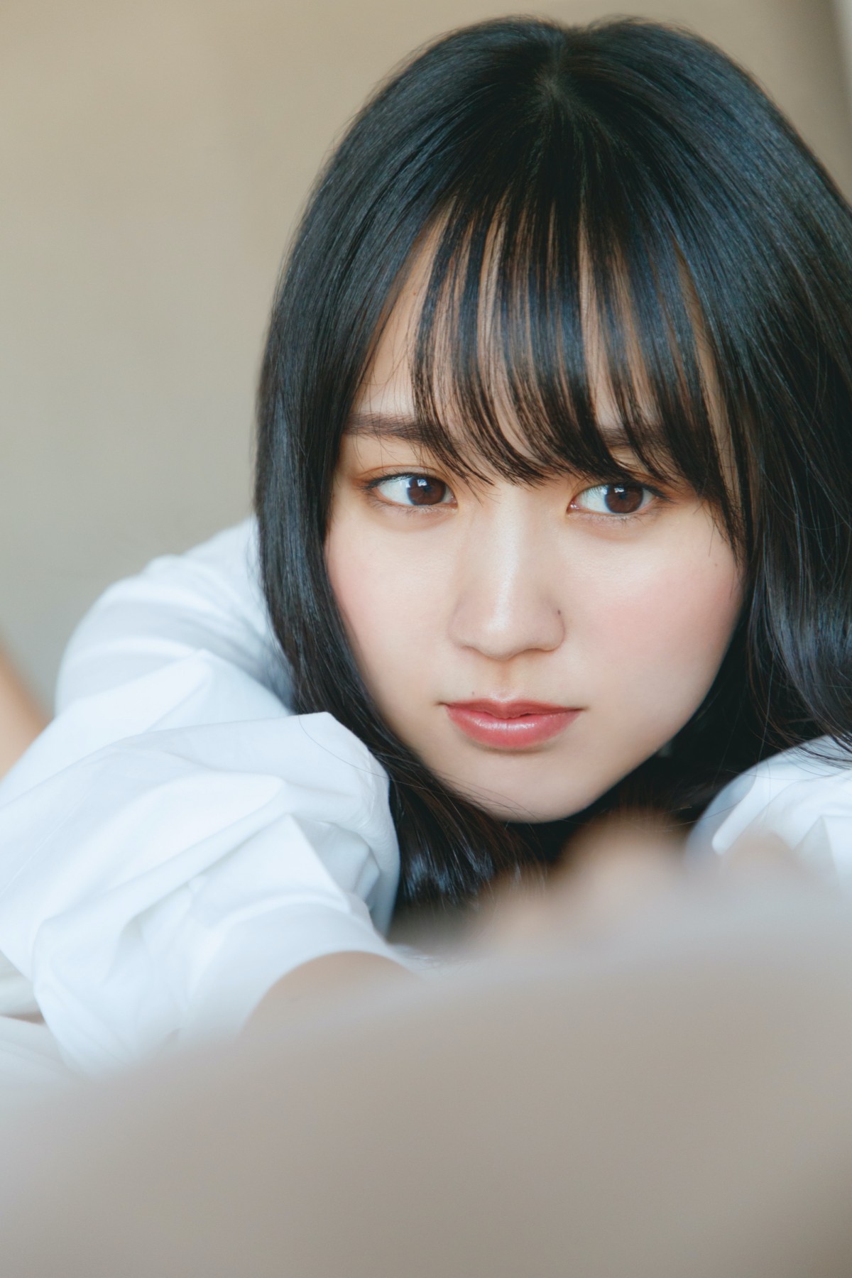 乃木坂46賀喜遥香、初版16万部写真集の裏表紙4パターン公開 秋元康