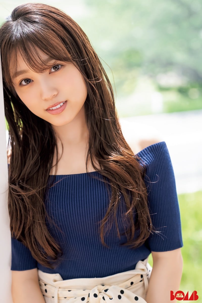 HKT48矢吹奈子、4年ぶり『BOMB』グラビア 夏先取りで足元はビーサン