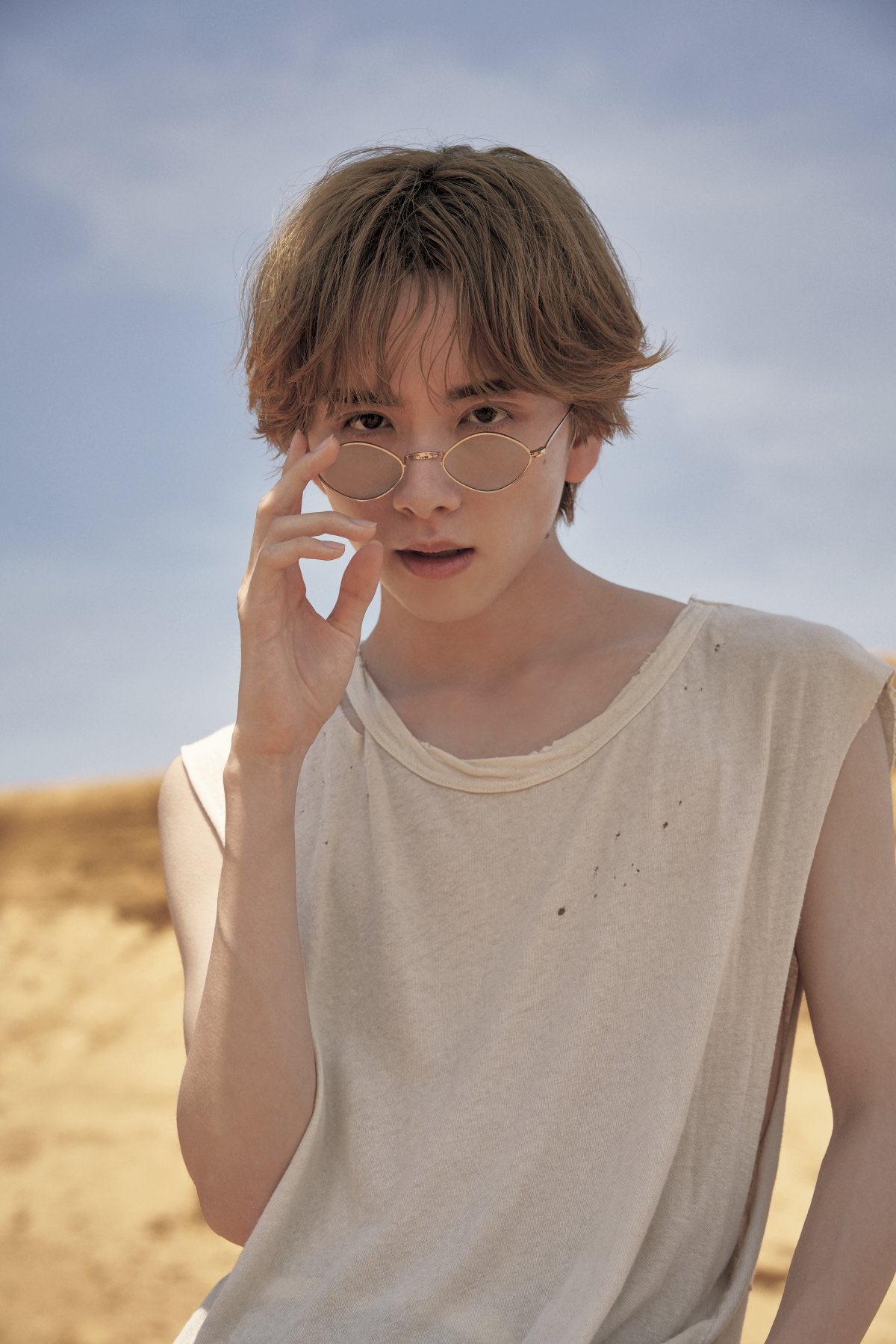 silent』“光”板垣李光人、20歳を記念したフォトブックきょう発売 胸