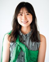 日向坂46丹生明里『マガジン』初ソロ表紙 “新センター”上村ひなの宛の