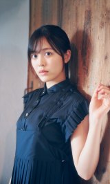乃木坂46柴田柚菜、雨の日に過ごす“彼女感”カット 『サンデー』4号連続