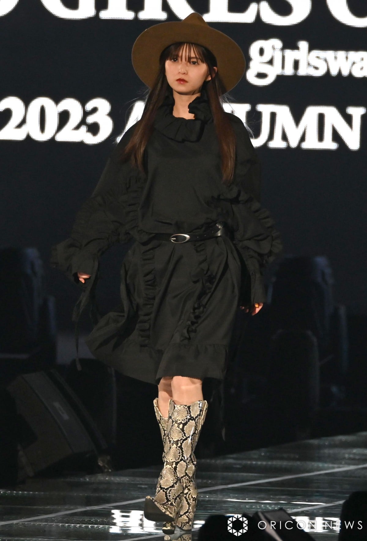 画像・写真 | 【TGC2023A/W】齋藤飛鳥、黒ワンピ＆蛇柄ブーツでダーク