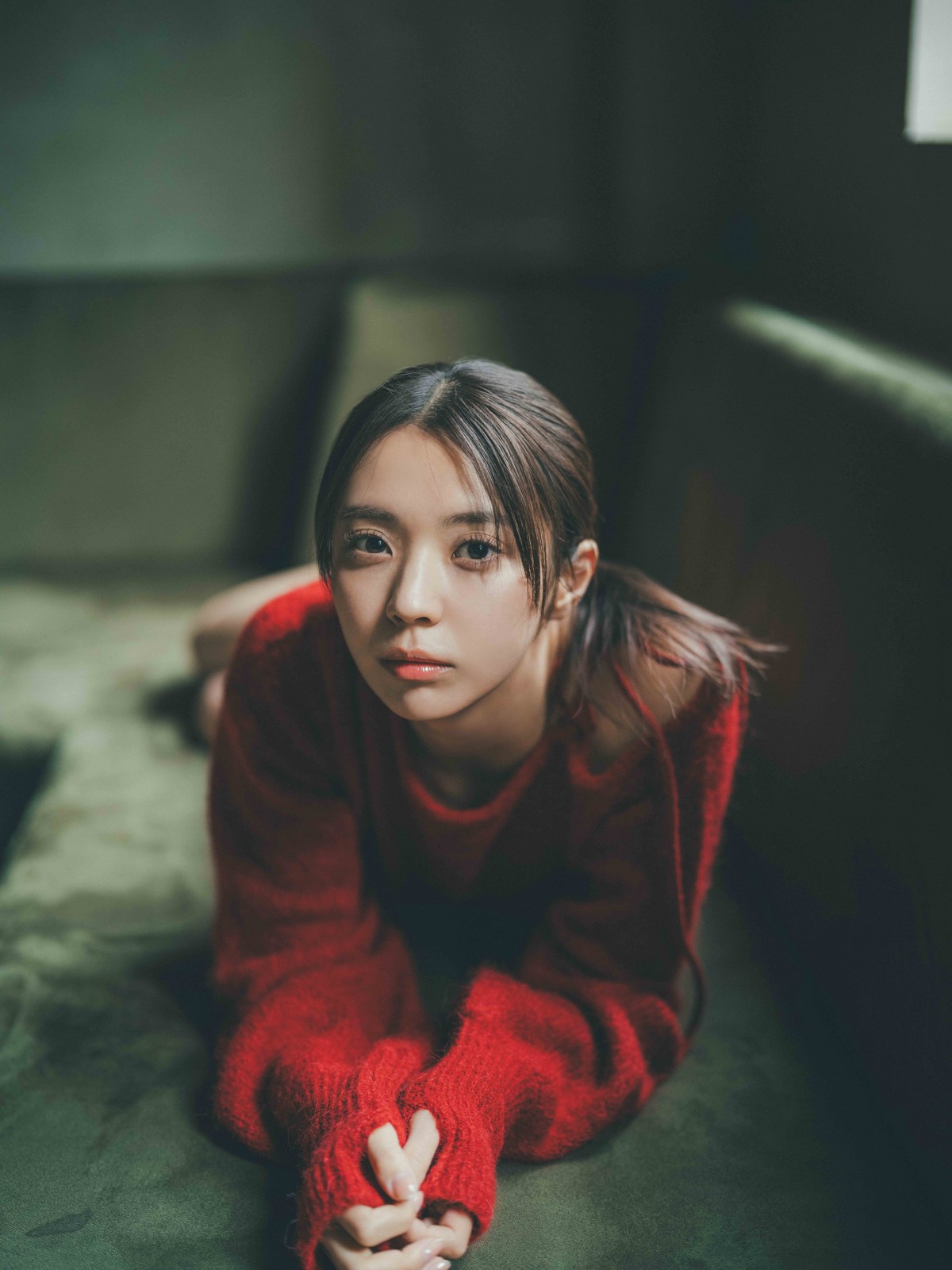 小林由依、櫻坂46としてラストグラビア 凛々しさ切り取ったカット公開