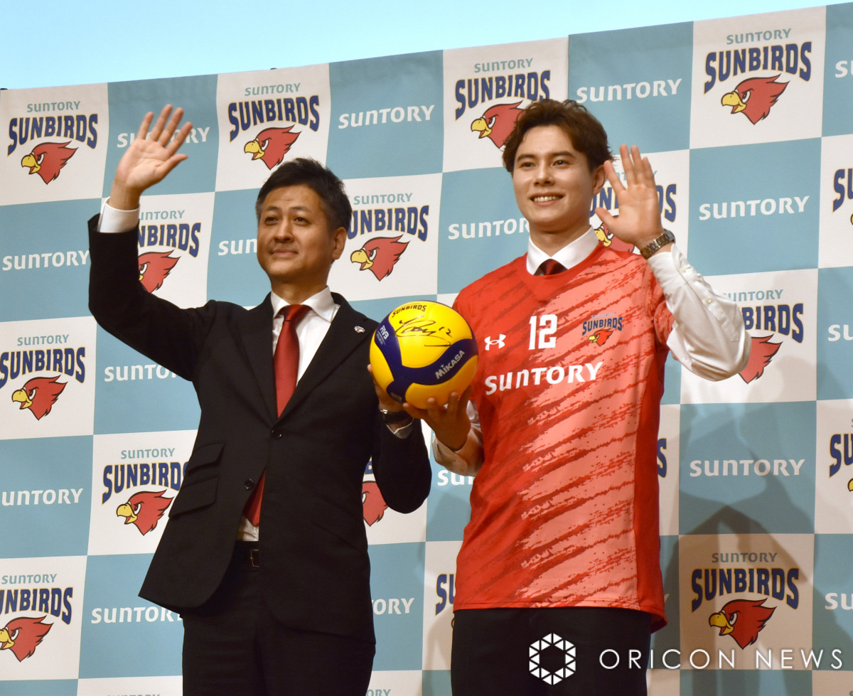 高橋藍、サントリーサンバーズ入団会見「バレーボールを夢のある