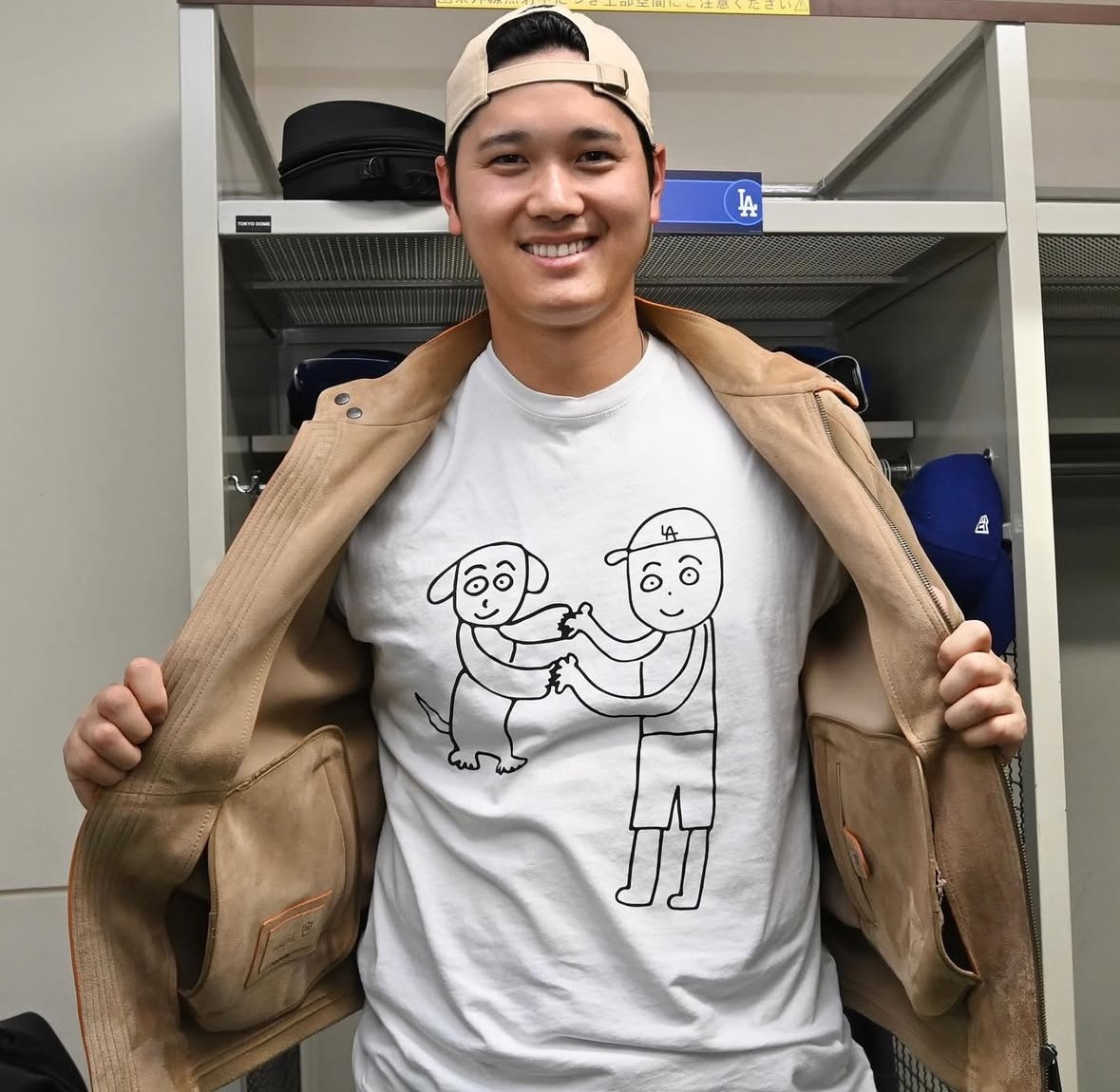 大谷翔平“衝撃デザイン”のTシャツ姿 デコピンとの始球式のイラストに