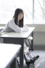 日向坂46新メンバー“五期生”坂井新奈、手書きプロフィール＆撮り下ろし