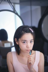 當真あみ、不意打ちの歯磨き姿がキュート 1st写真集先行カット