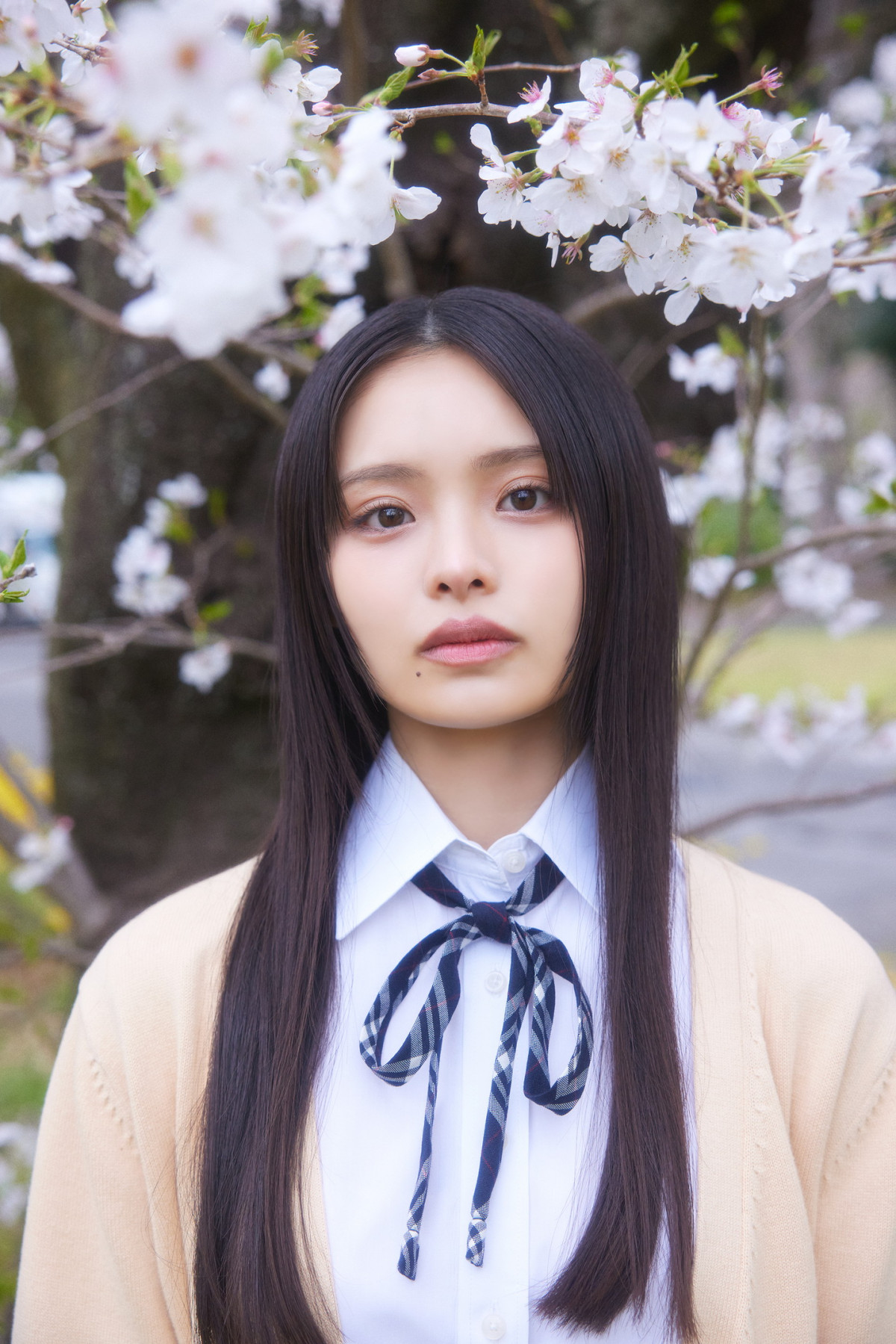 櫻坂46新メンバー“四期生”浅井恋乃未、手書きプロフィール＆撮り下ろし