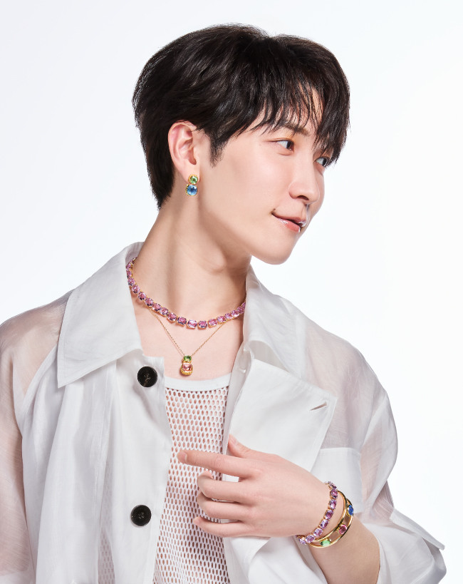 Snow Man・渡辺翔太、ジュエリーまとい美肌オーラ全開 夏感じさせる