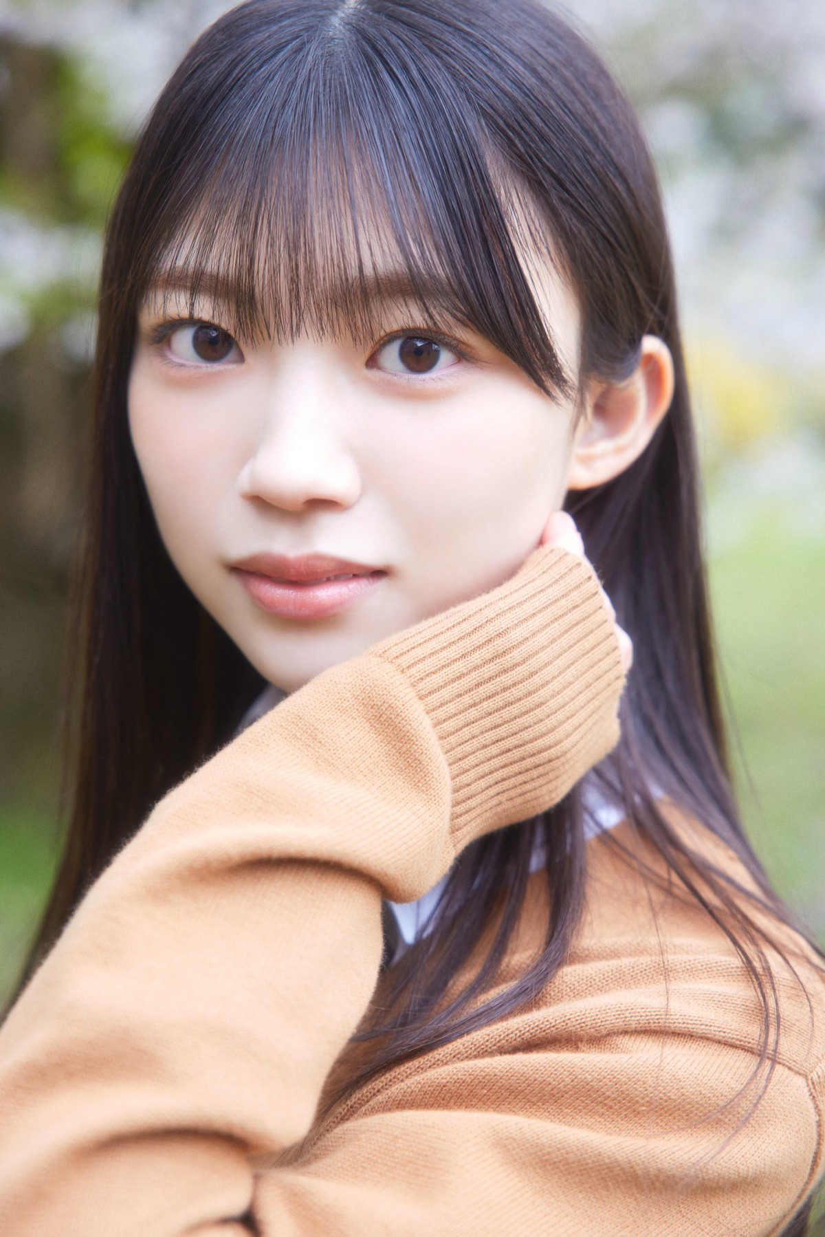 櫻坂46新メンバー“四期生”佐藤愛桜、手書きプロフィール＆撮り下ろし