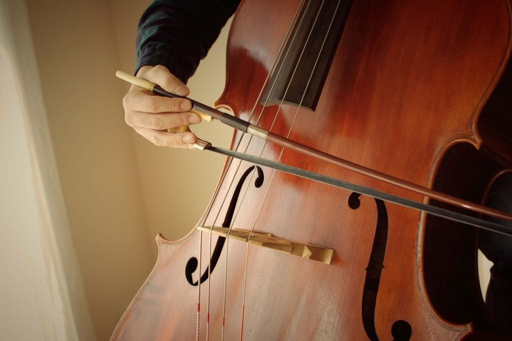 コントラバスで弓先が下がってる人の4つの特徴とは？
