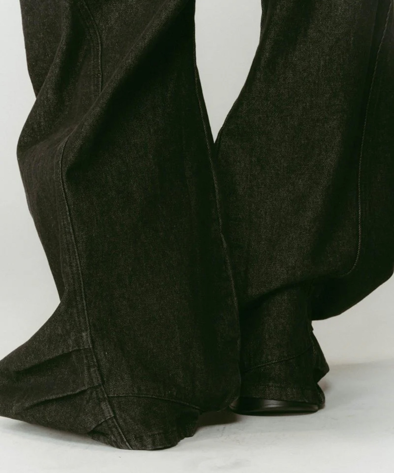 tuck design denim pants(XS BLACK): Knuth Marf: WOMENS｜CONZ ONLINE