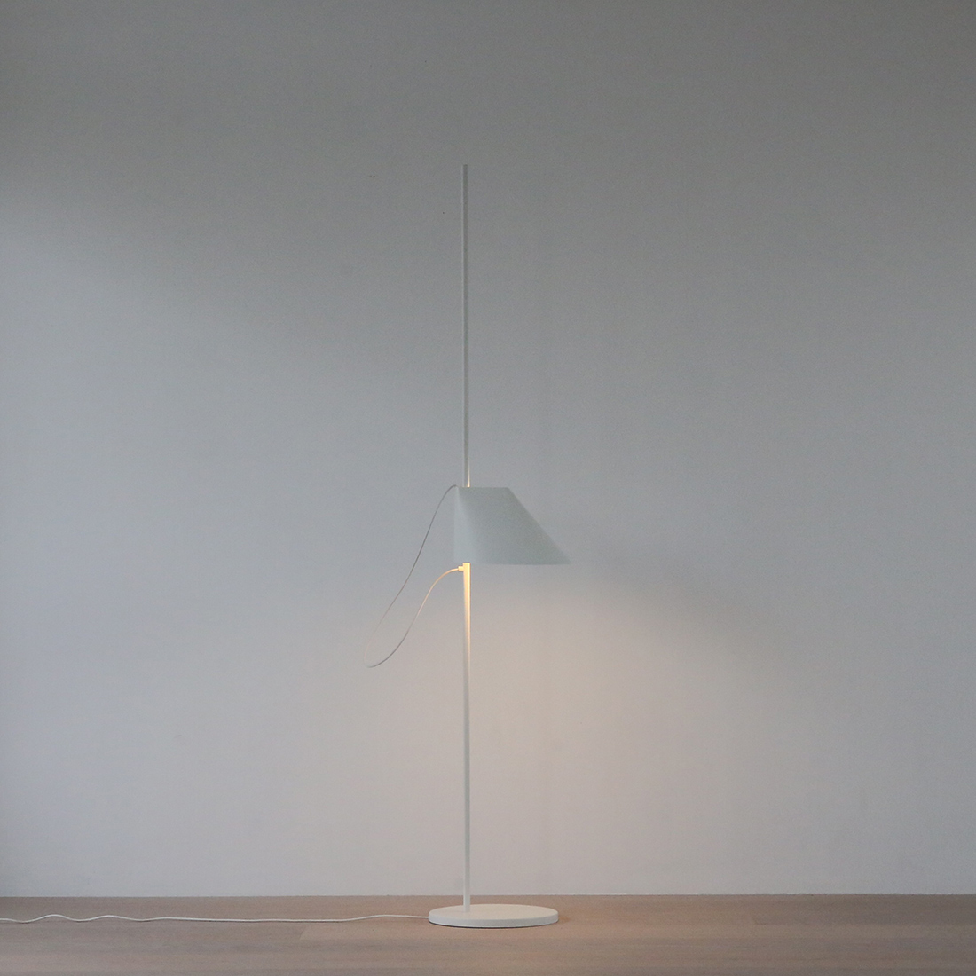 Louis Poulsen(ルイスポールセン)/Yuh（ユー） / Floor / 真鍮