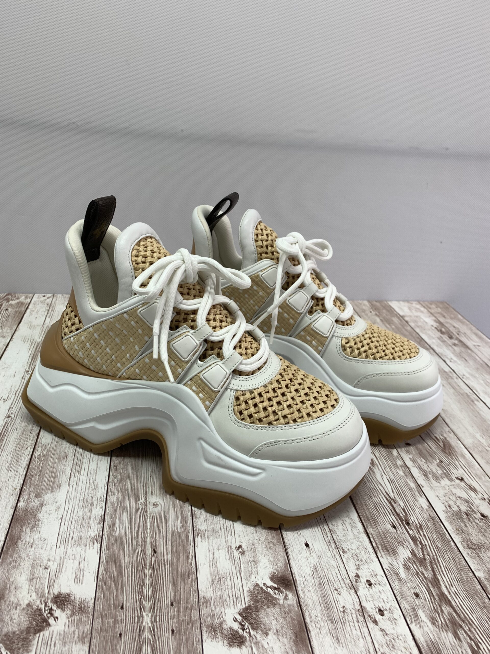 Louis Vuitton(ルイ・ヴィトン)「LV アークライト 2.0・ライン