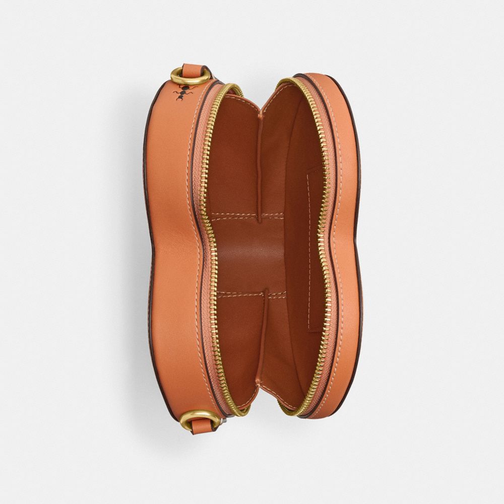 公式】COACH – コーチ | 【COACH X OBSERVED BY US】ハート クロスボディ